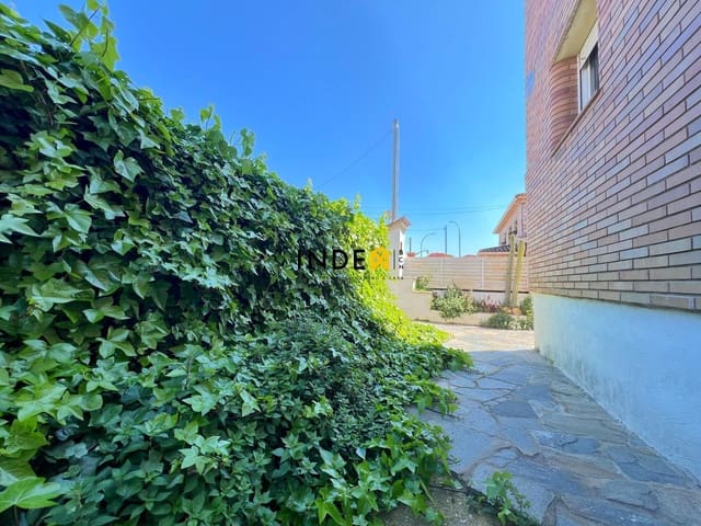 5 soverom Villa til salgs i Roda de Barà med svømmebasseng garasje - € 780 000 (Ref: 8884028)