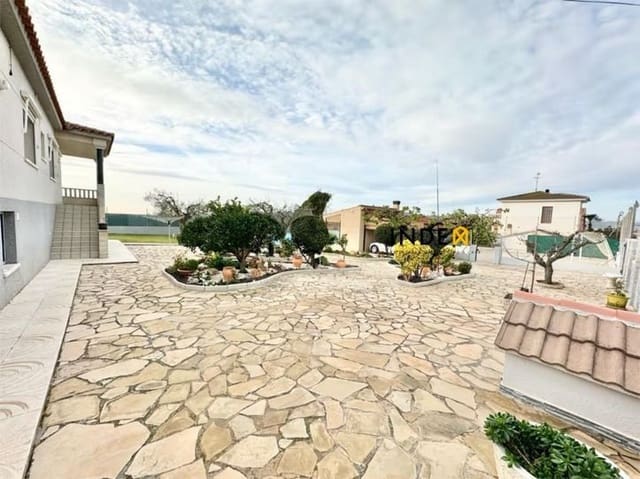 5 Zimmer Villa zu verkaufen in Llorenç del Penedès mit Pool Garage - 510.000 € (Ref: 8887542)