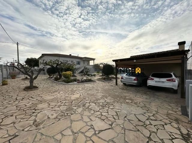 5 Zimmer Villa zu verkaufen in Llorenç del Penedès mit Pool Garage - 510.000 € (Ref: 8887542)