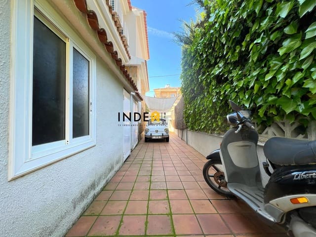 4 slaapkamer Villa te koop in Segur de Calafell, Calafell met zwembad garage - € 420.000 (Ref: 8892793)