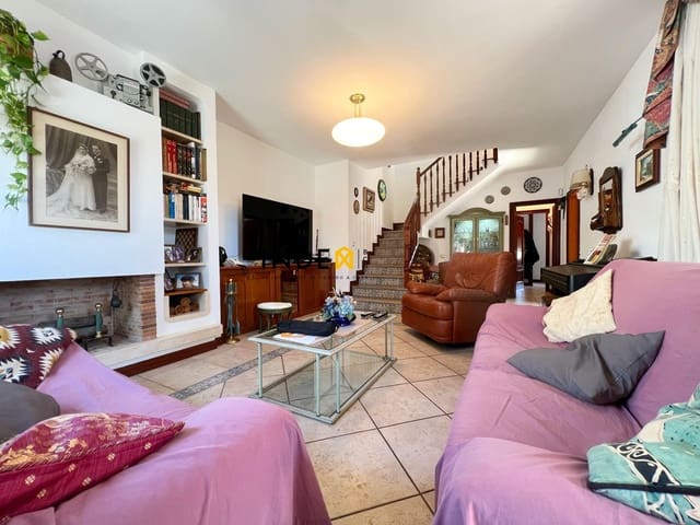 4 slaapkamer Villa te koop in Segur de Calafell, Calafell met zwembad garage - € 420.000 (Ref: 8892793)