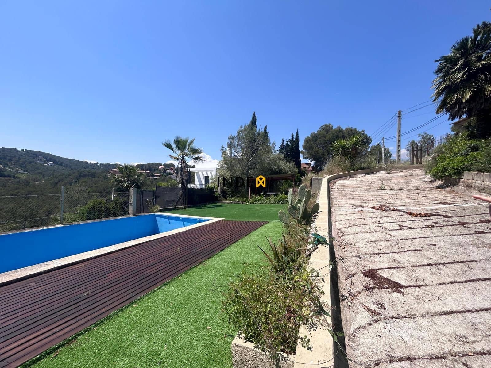 4 bedroom Villa for sale in Olivella with pool garage - € 259,000 (Ref: 9007318)