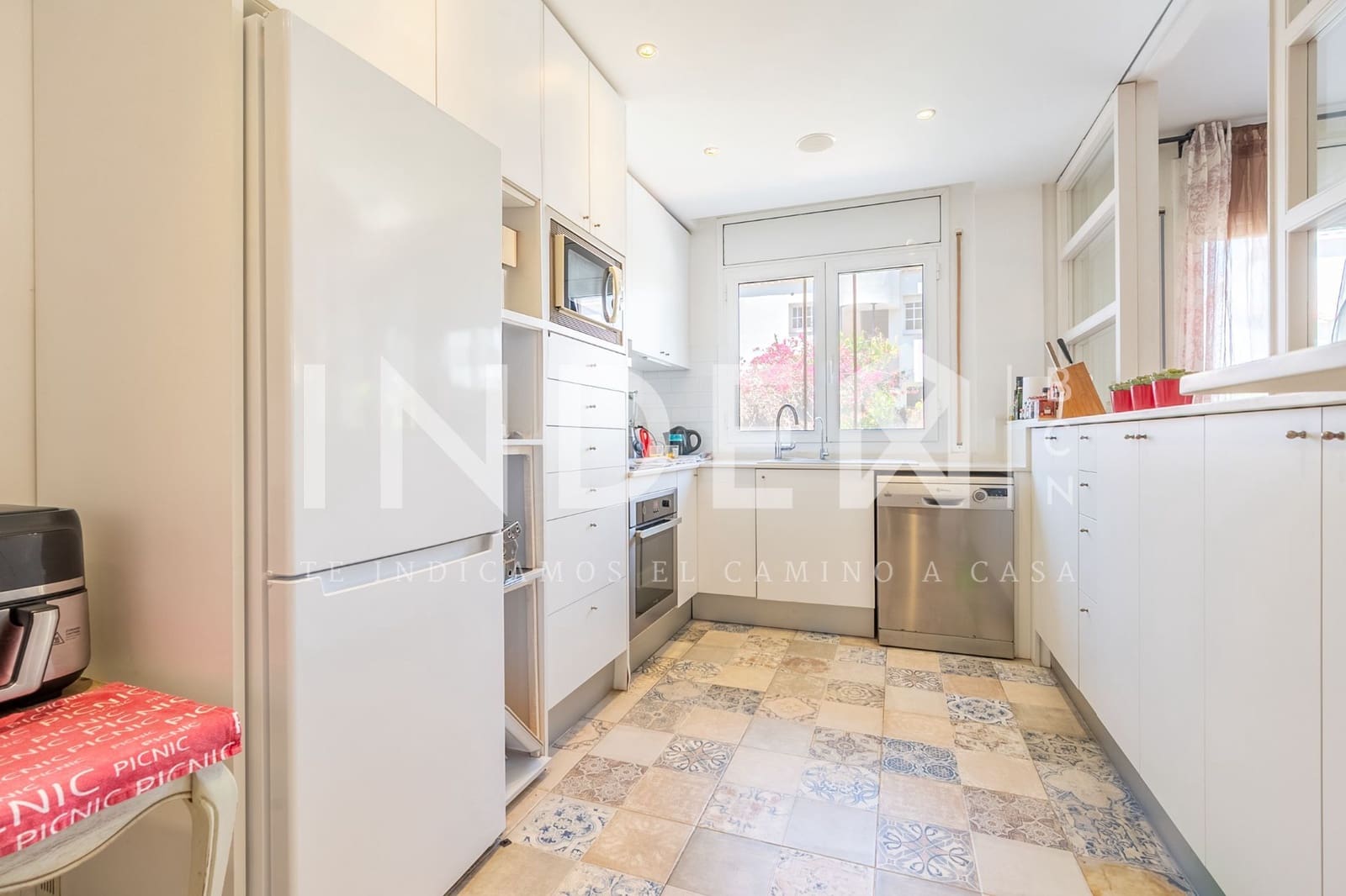 4 soveværelse Semi-Rækkehus til salg i Sitges med swimmingpool garage - € 750.000 (Ref: 9062161)