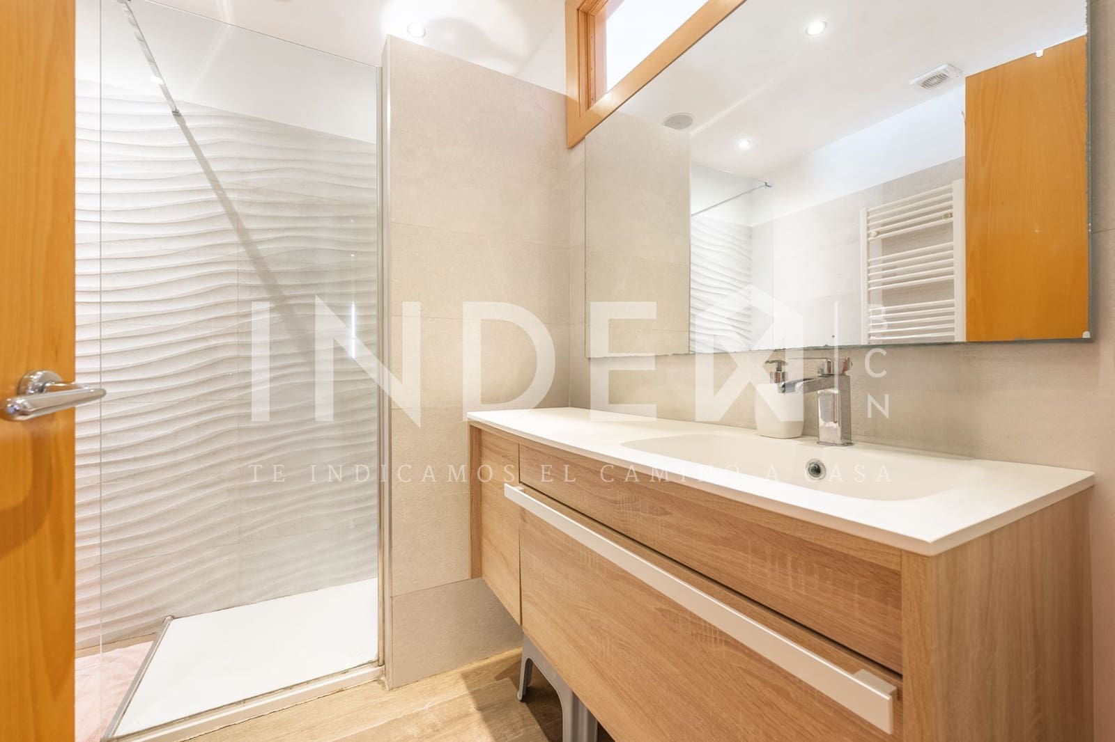 4 soveværelse Semi-Rækkehus til salg i Sitges med swimmingpool garage - € 750.000 (Ref: 9062161)