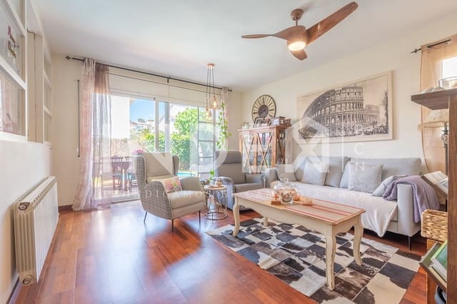 4 soverom Kjedet enebolig til salgs i Sitges med svømmebasseng garasje - € 750 000 (Ref: 9062161)