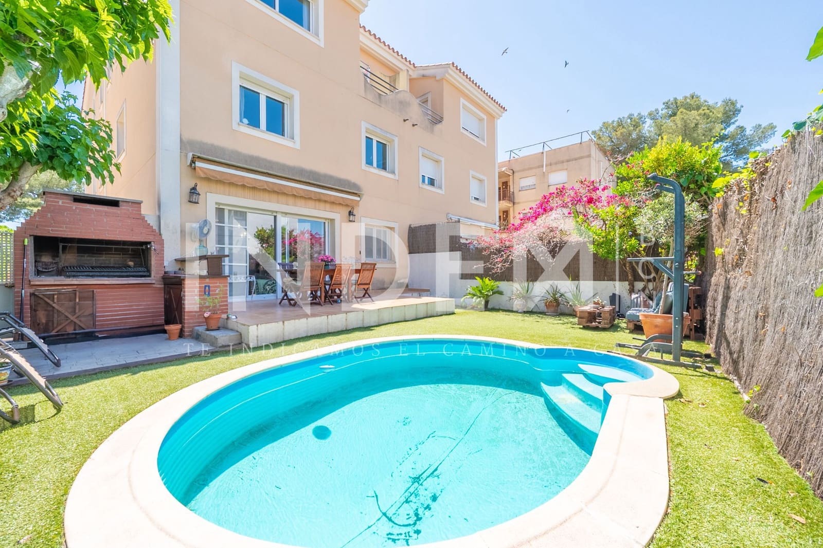 4 soveværelse Semi-Rækkehus til salg i Sitges med swimmingpool garage - € 750.000 (Ref: 9062161)