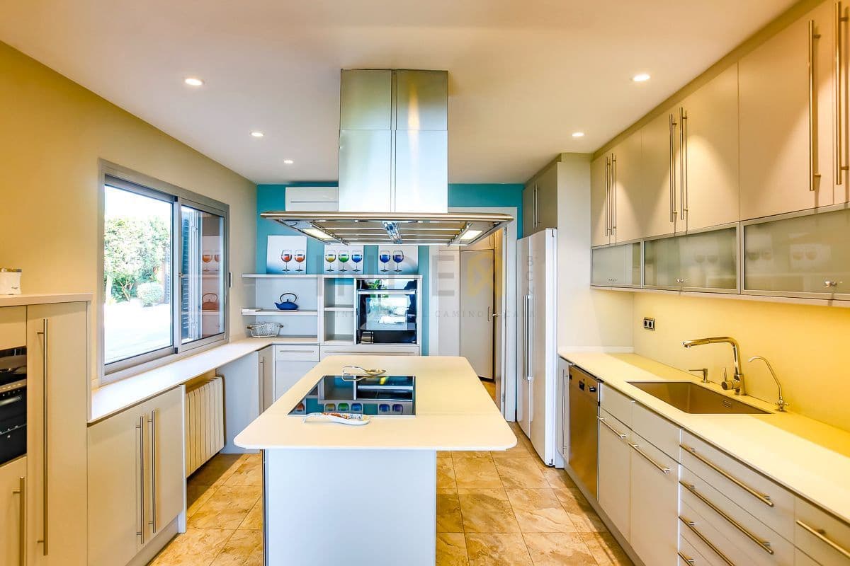 3 sypialnia Willa do wynajęcia w Vilanova i la Geltru z basenem - 7 000 € (Ref: 9173228)