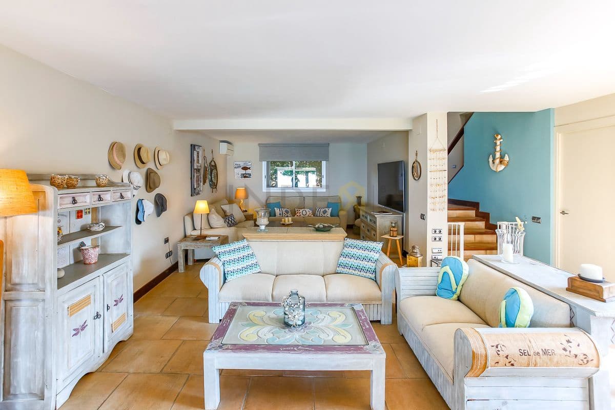 3 sypialnia Willa do wynajęcia w Vilanova i la Geltru z basenem - 7 000 € (Ref: 9173228)