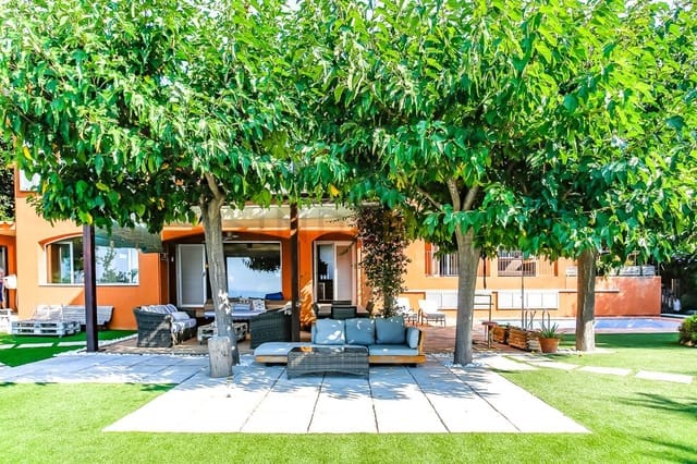 3 quarto Moradia para arrendar em Vilanova i la Geltrú com piscina - 7 000 € (Ref: 9173228)