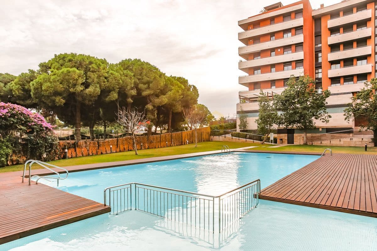 4 bedroom Flat for sale in Vilanova i la Geltru with pool garage - € 435,000 (Ref: 9276087)