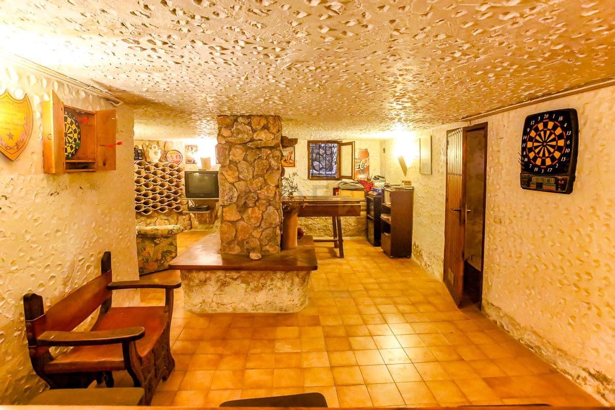 6 bedroom Villa for sale in Roda de Bara - € 1,500,000 (Ref: 9276088)