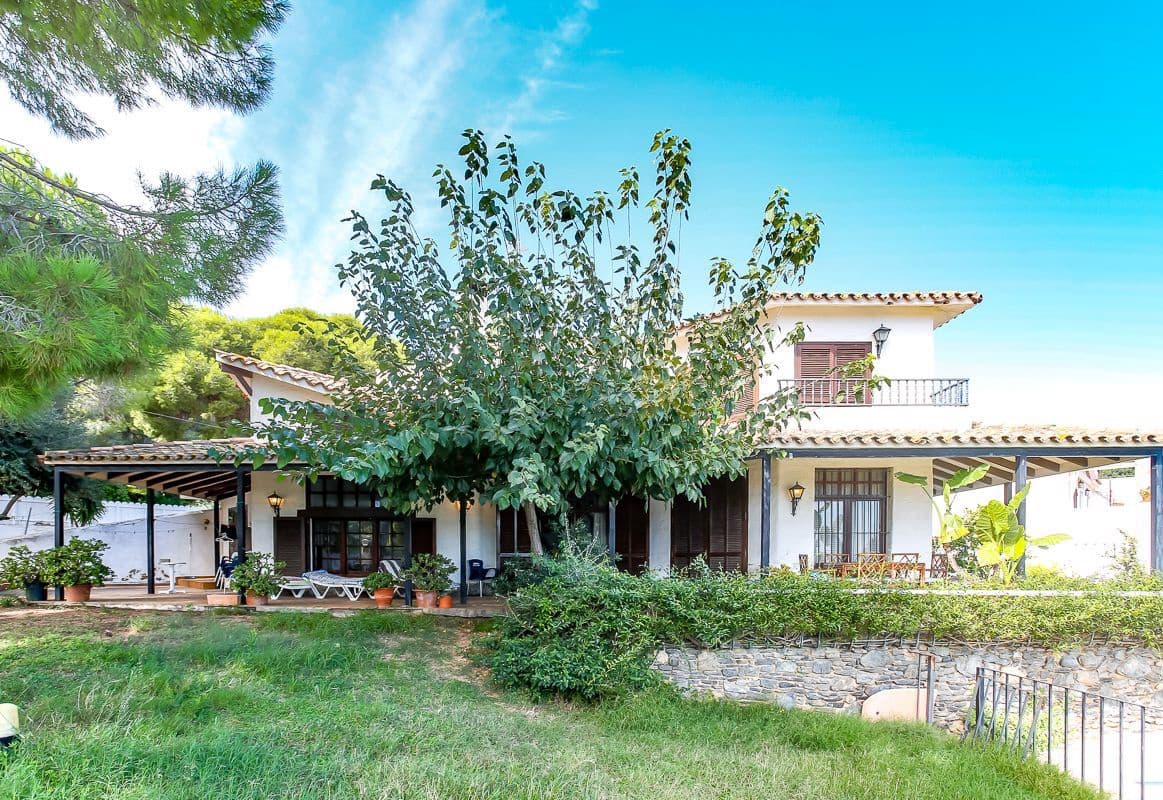 6 bedroom Villa for sale in Roda de Bara - € 1,500,000 (Ref: 9276088)