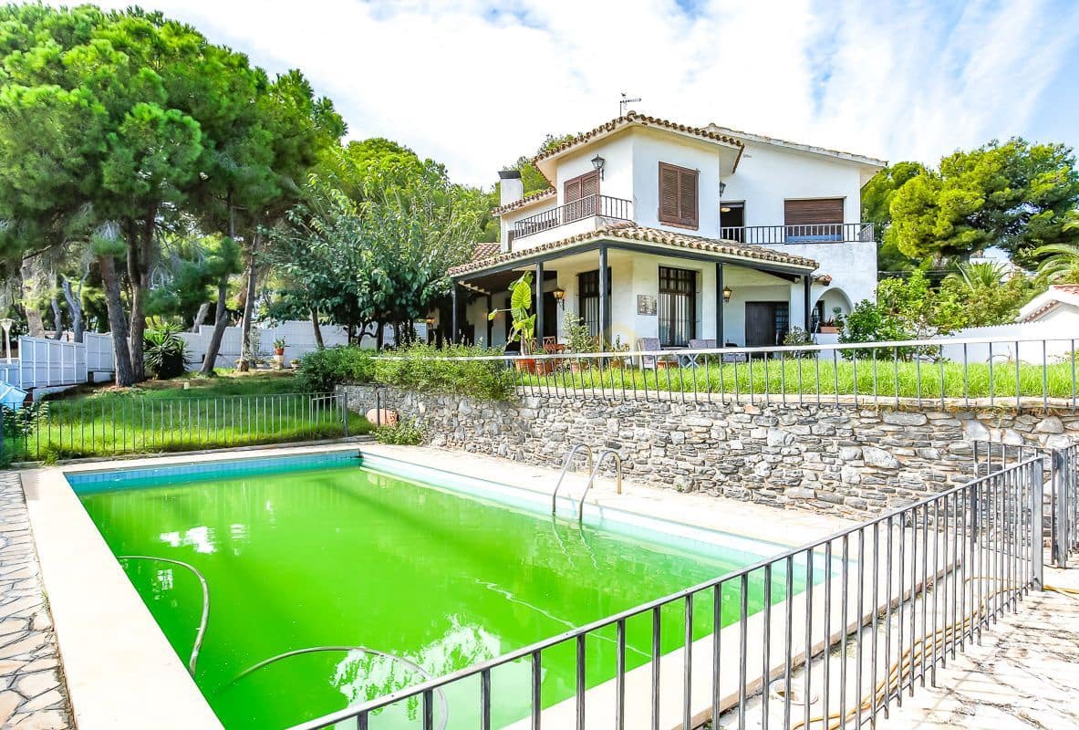 6 bedroom Villa for sale in Roda de Bara - € 1,500,000 (Ref: 9276088)