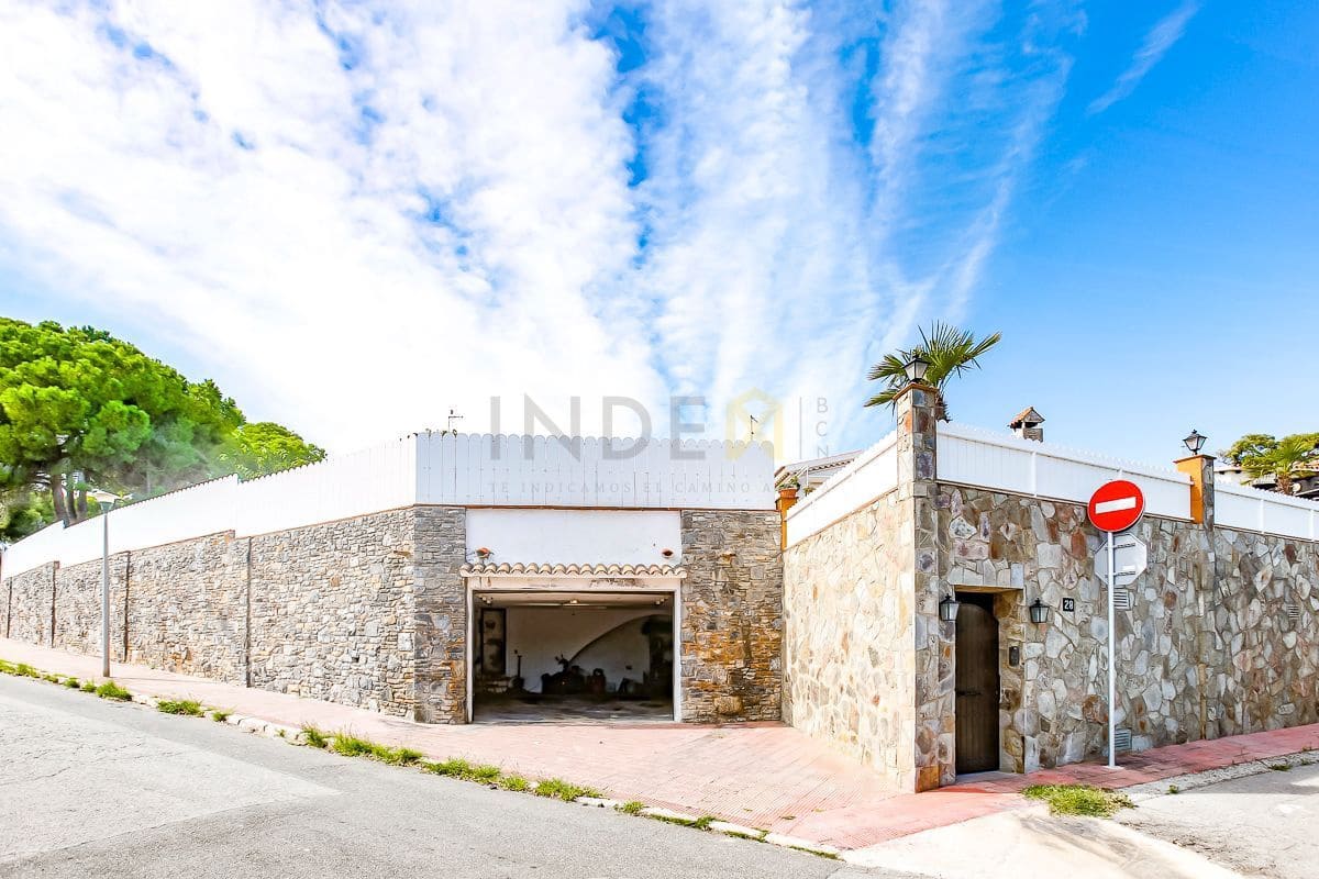 6 bedroom Villa for sale in Roda de Bara - € 1,500,000 (Ref: 9276088)