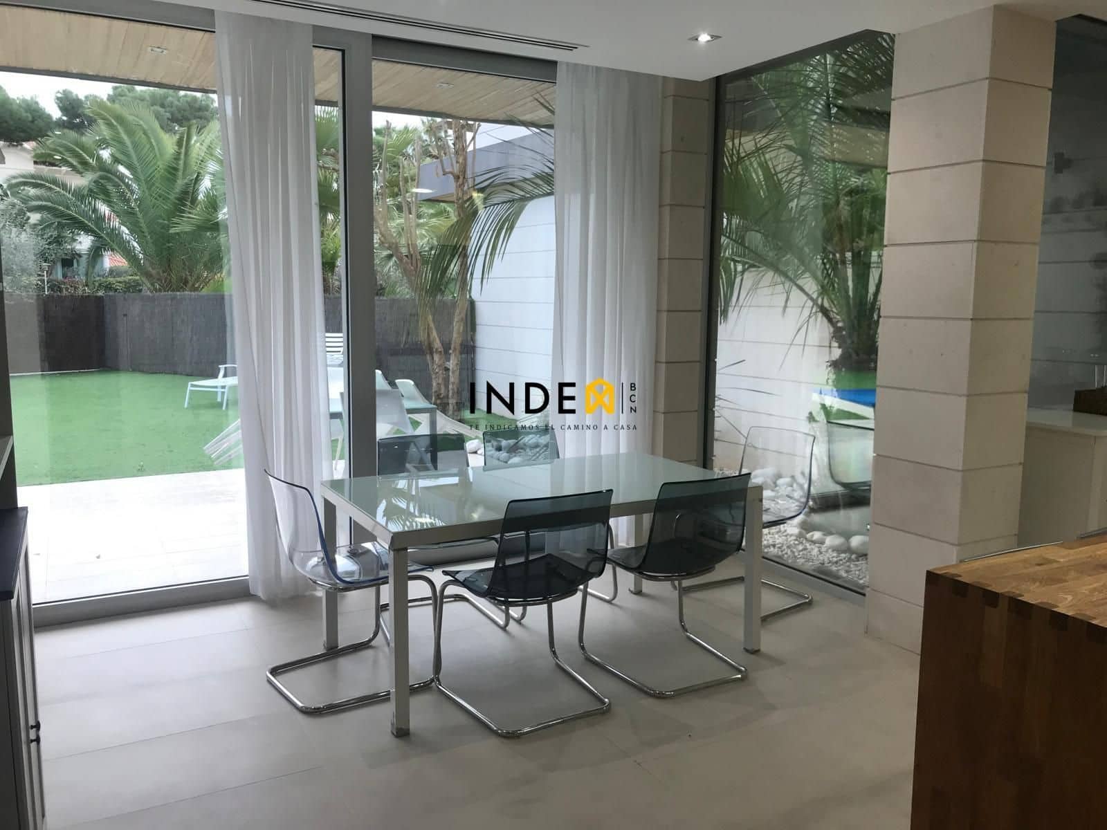 4 quarto Moradia para arrendar em Sitges com piscina garagem - 4 800 € (Ref: 9461811)