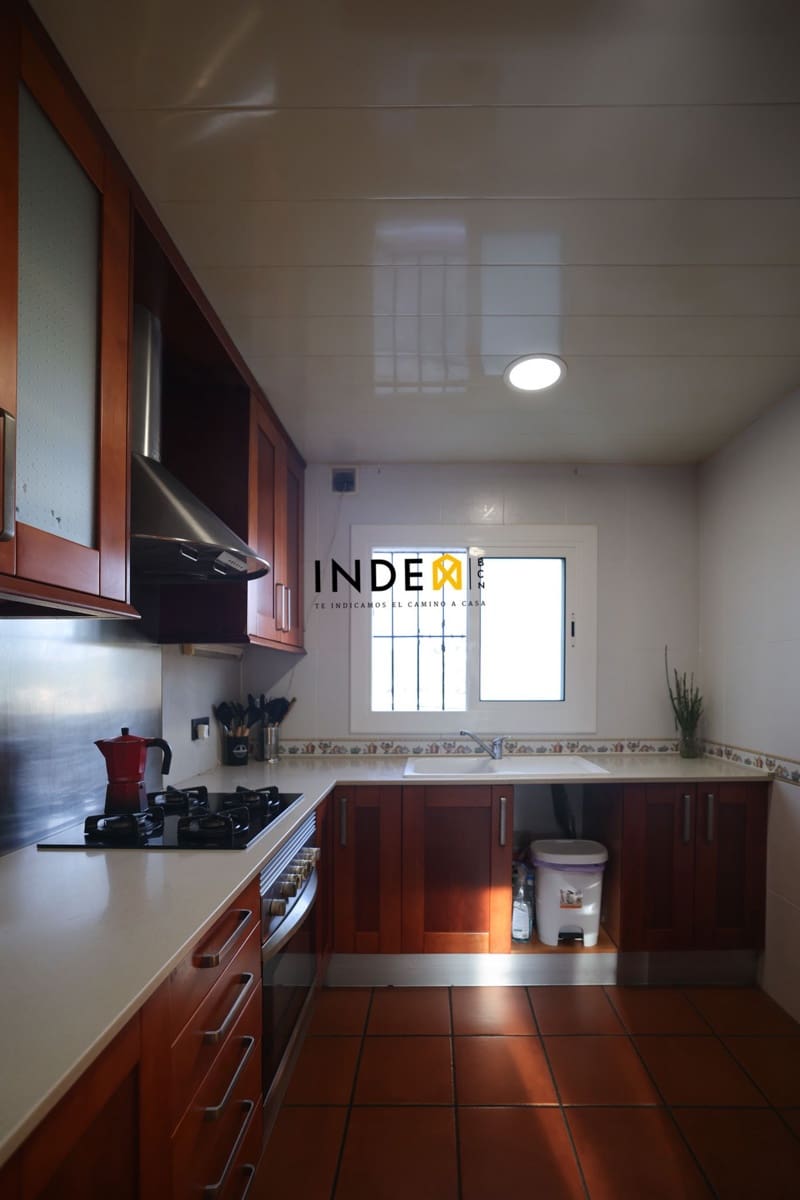 3 slaapkamer Villa te koop in Canyelles met zwembad garage - € 310.000 (Ref: 9627289)