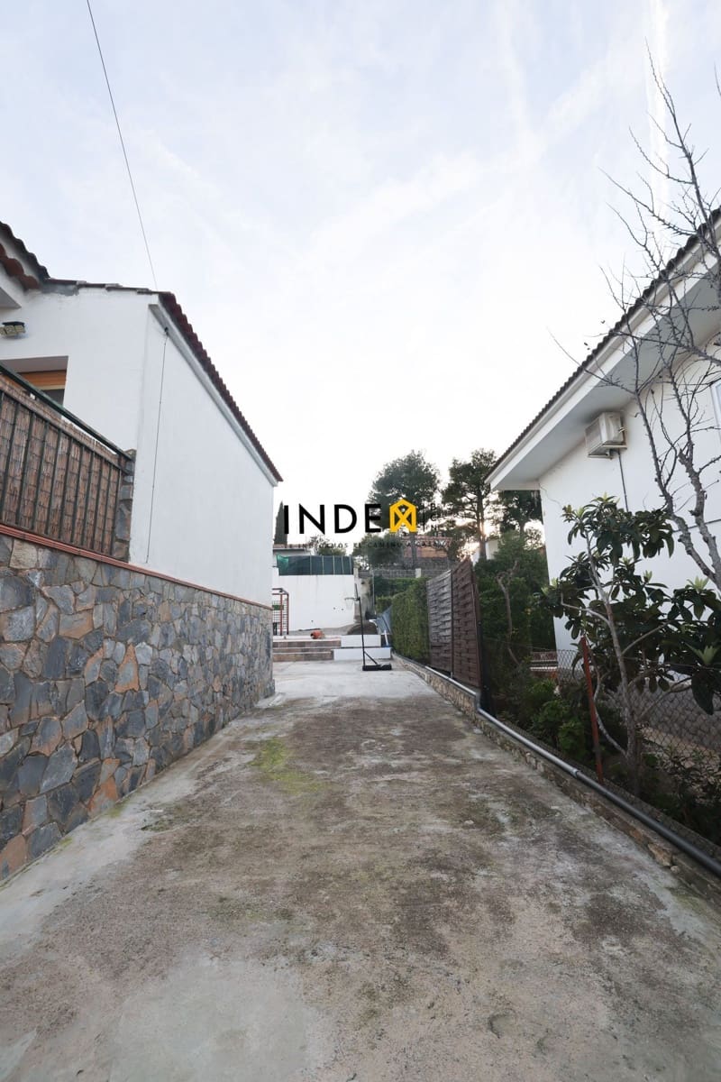 3 slaapkamer Villa te koop in Canyelles met zwembad garage - € 310.000 (Ref: 9627289)