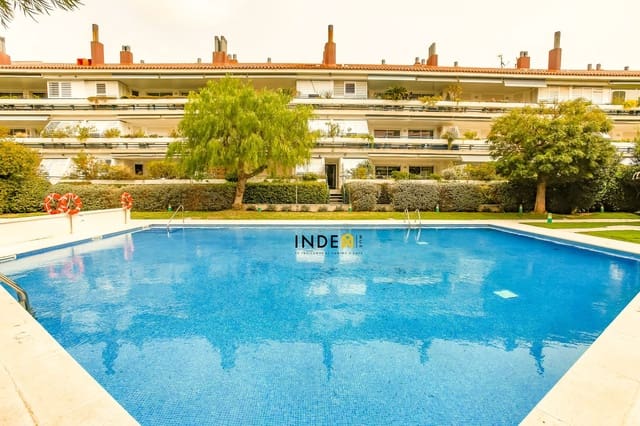 Ático de 4 habitaciones en Sitges en venta con piscina garaje - 1.300.000 € (Ref: 9658399)