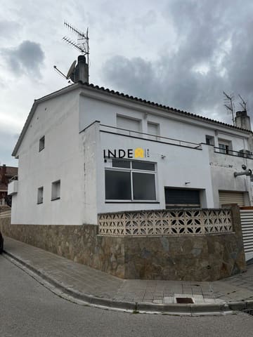 4 Zimmer Doppelhaus zu verkaufen in Canyelles mit Garage - 330.000 € (Ref: 9670089)