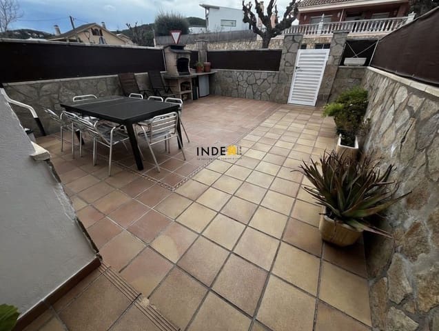 4 Zimmer Doppelhaus zu verkaufen in Canyelles mit Garage - 330.000 € (Ref: 9670089)