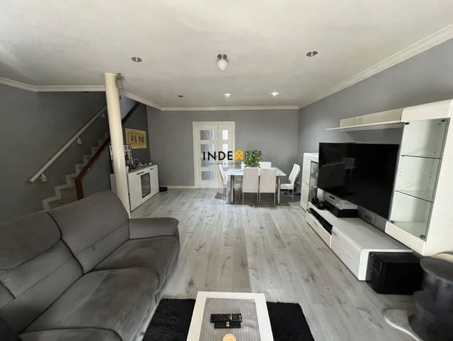 4 Zimmer Doppelhaus zu verkaufen in Canyelles mit Garage - 330.000 € (Ref: 9670089)