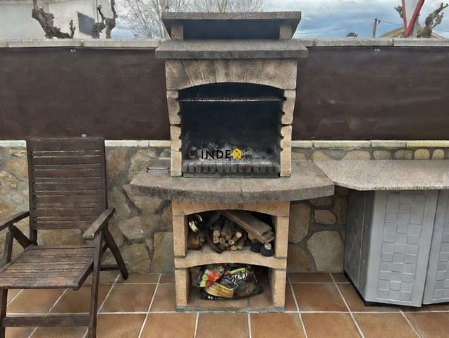 4 Zimmer Doppelhaus zu verkaufen in Canyelles mit Garage - 330.000 € (Ref: 9670089)