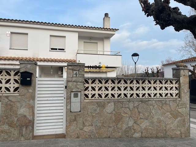 4 Zimmer Doppelhaus zu verkaufen in Canyelles mit Garage - 330.000 € (Ref: 9670089)