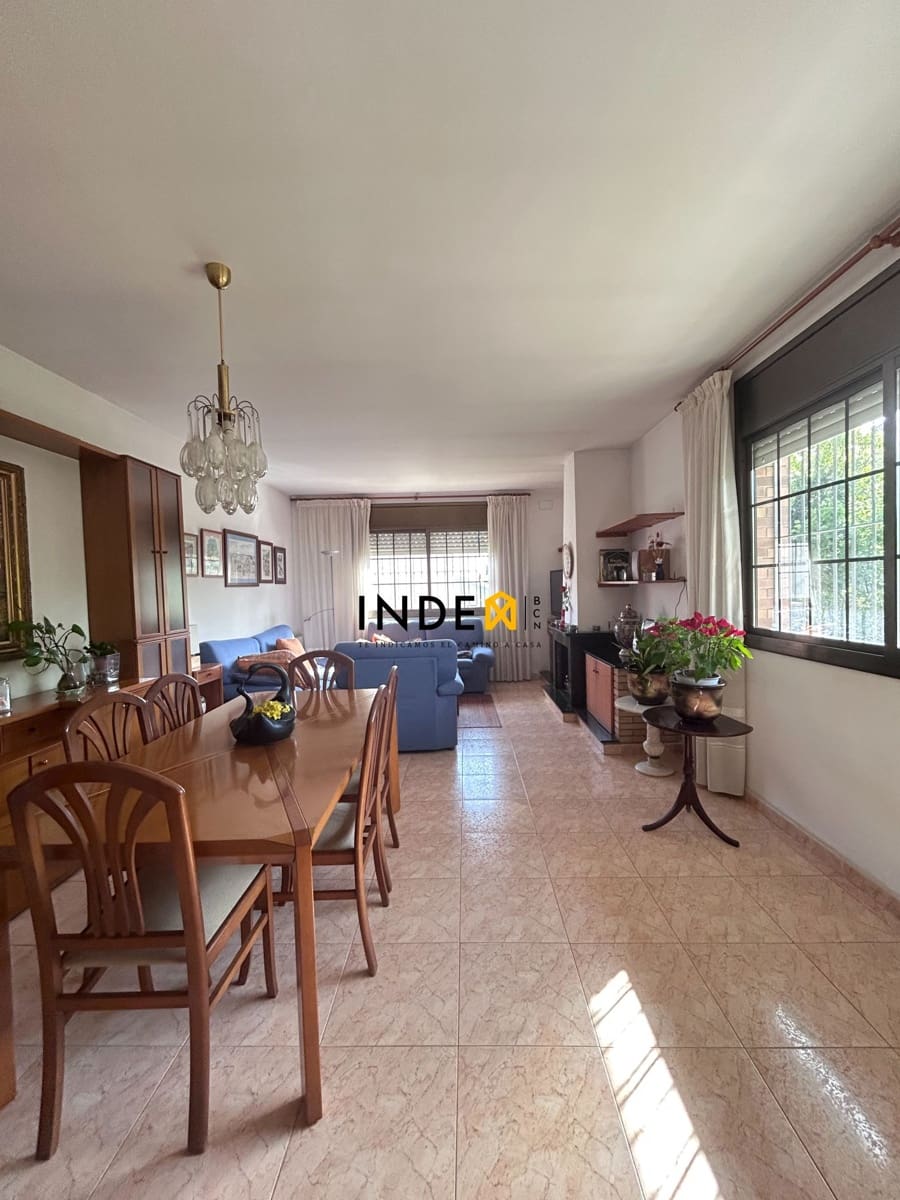 3 makuuhuone Huvila myytävänä paikassa Sitges mukana 
autotalli - 685 000 € (Ref: 9806178)