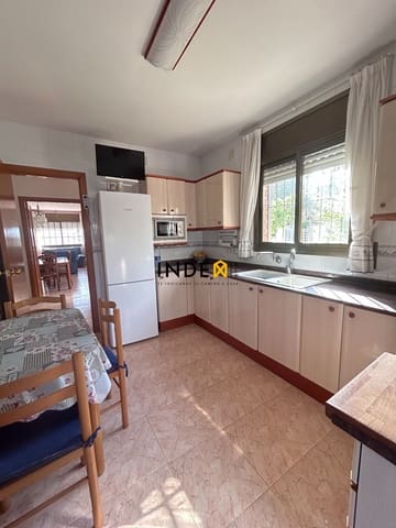 3 makuuhuone Huvila myytävänä paikassa Sitges mukana 
autotalli - 685 000 € (Ref: 9806178)