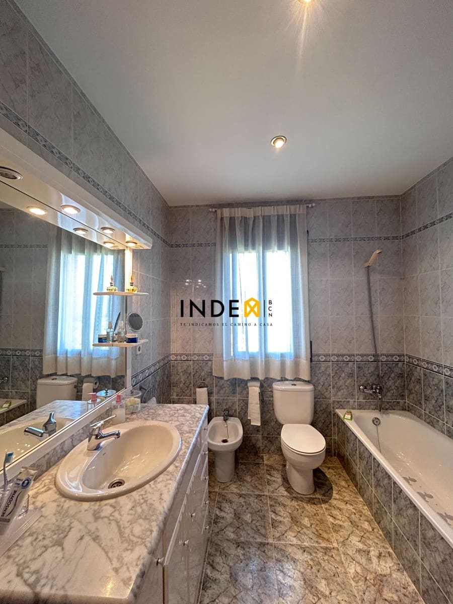 3 makuuhuone Huvila myytävänä paikassa Sitges mukana 
autotalli - 685 000 € (Ref: 9806178)