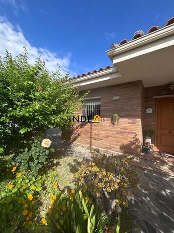 3 makuuhuone Huvila myytävänä paikassa Sitges mukana 
autotalli - 685 000 € (Ref: 9806178)