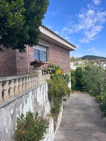 3 makuuhuone Huvila myytävänä paikassa Sitges mukana 
autotalli - 685 000 € (Ref: 9806178)