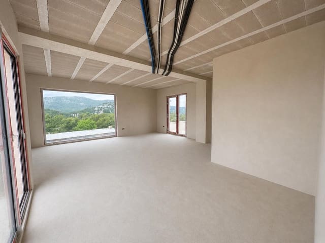 Chalet de 4 habitaciones en Canyelles en venta con garaje - 675.000 € (Ref: 9838945)