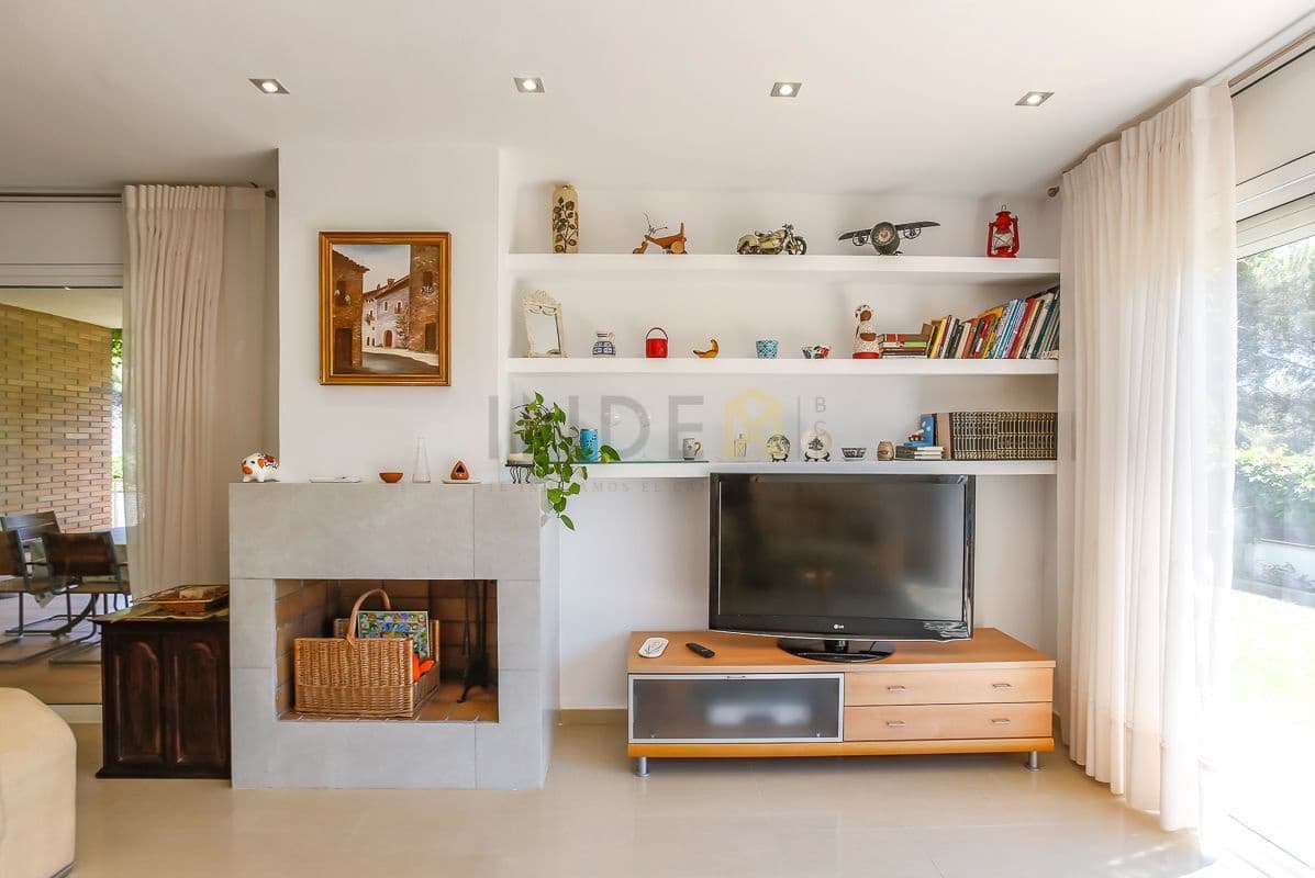 4 bedroom Villa for sale in Cubelles with pool garage - € 1,100,000 (Ref: 9880638)