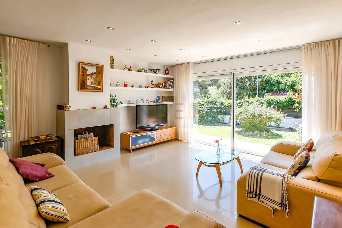 4 bedroom Villa for sale in Cubelles with pool garage - € 1,100,000 (Ref: 9880638)