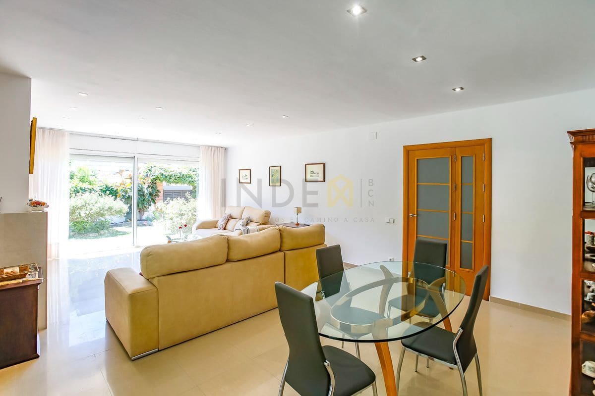 4 bedroom Villa for sale in Cubelles with pool garage - € 1,100,000 (Ref: 9880638)