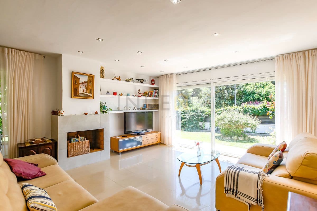4 bedroom Villa for sale in Cubelles with pool garage - € 1,100,000 (Ref: 9880638)