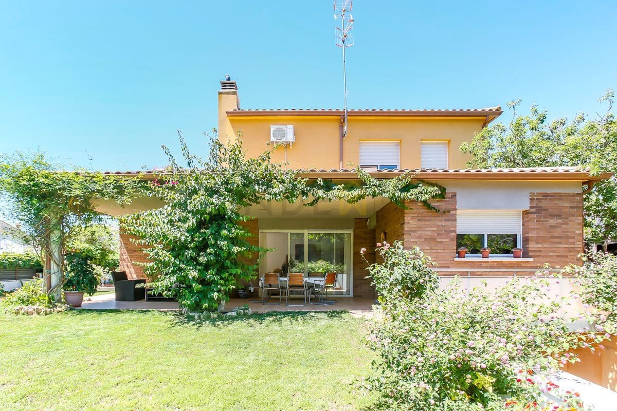 4 bedroom Villa for sale in Cubelles with pool garage - € 1,100,000 (Ref: 9880638)