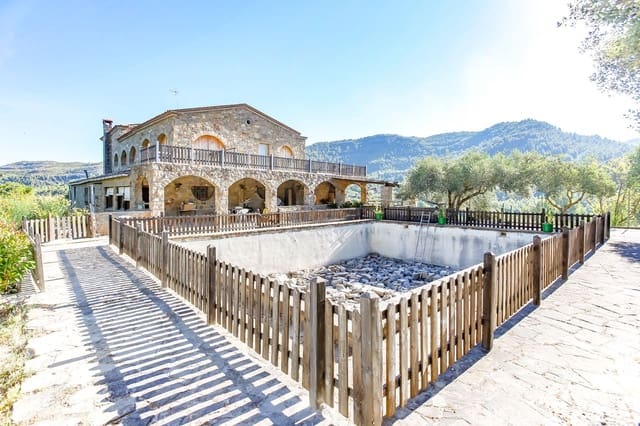 Finca/Casa Rural de 6 habitaciones en Sant Vicenç de Castellet en venta con piscina garaje - 832.000 € (Ref: 9915292)