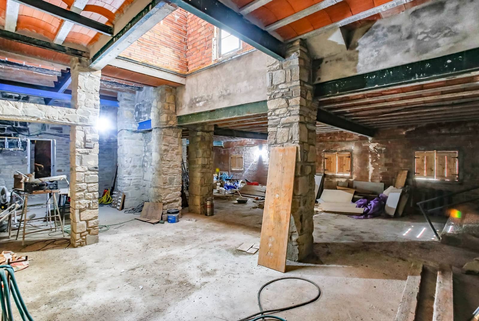 6 bedroom Finca/Country House for sale in Sant Vicenc de Castellet with pool garage - € 832,000 (Ref: 9915292)
