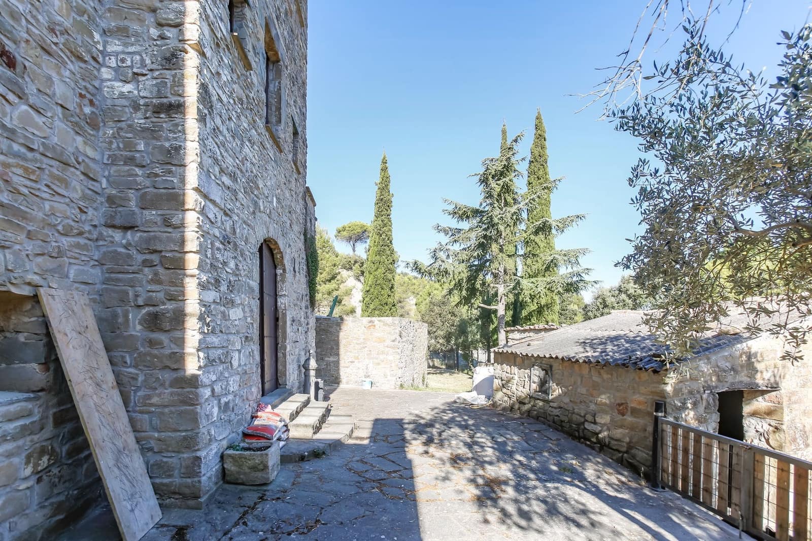 6 bedroom Finca/Country House for sale in Sant Vicenc de Castellet with pool garage - € 832,000 (Ref: 9915292)