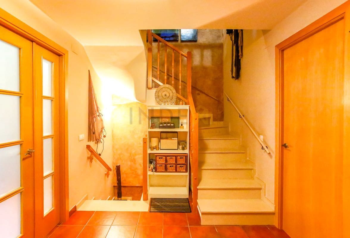 4 bedroom Villa for sale in Olivella with garage - € 360,000 (Ref: 9928842)