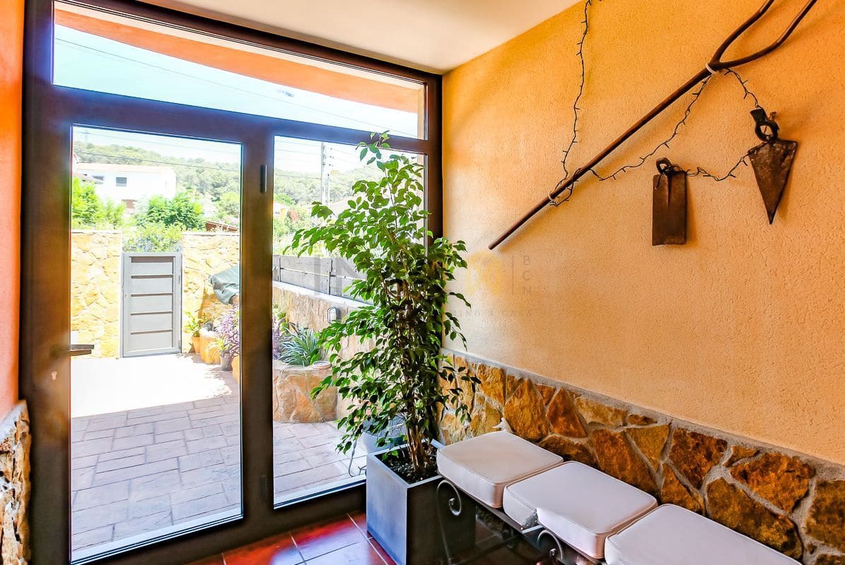 4 bedroom Villa for sale in Olivella with garage - € 360,000 (Ref: 9928842)