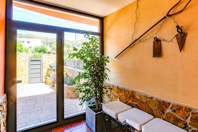 Chalet de 4 habitaciones en Olivella en venta con garaje - 360.000 € (Ref: 9928842)
