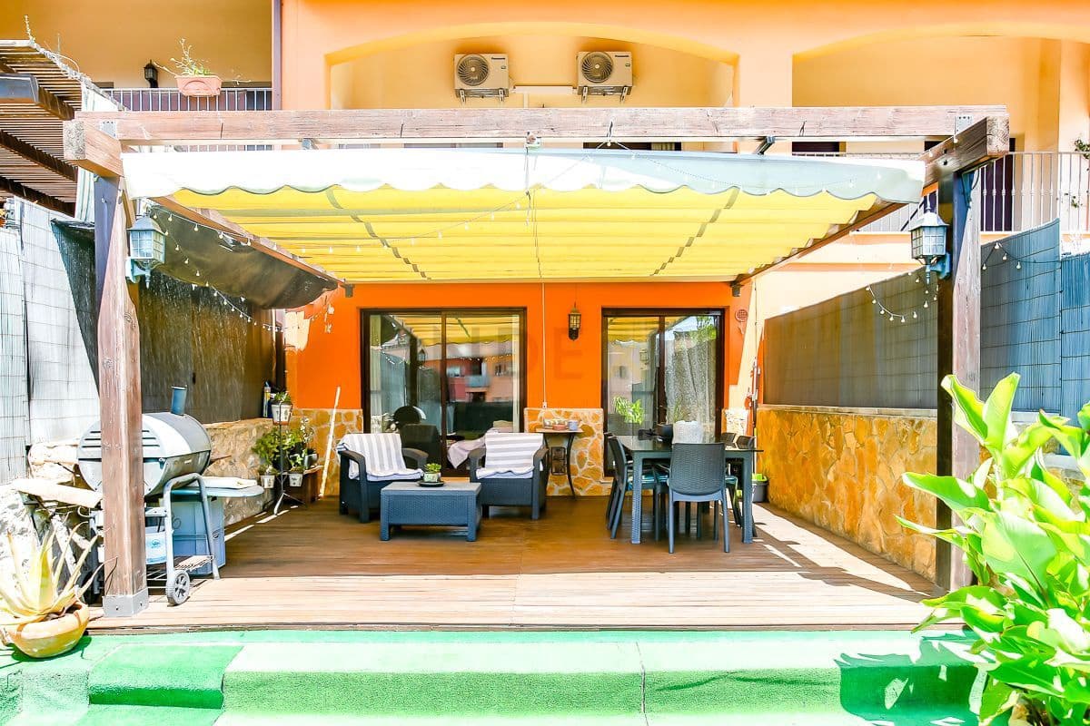 4 bedroom Villa for sale in Olivella with garage - € 360,000 (Ref: 9928842)