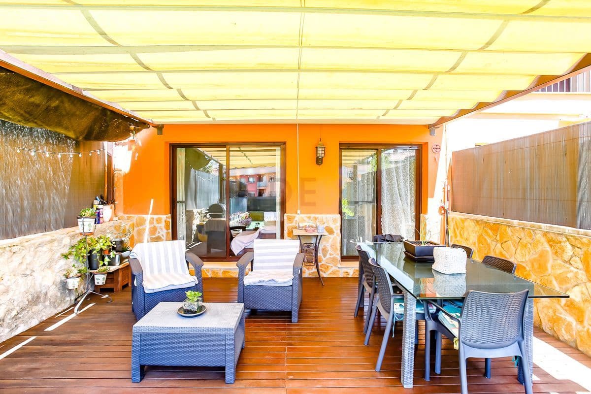 4 bedroom Villa for sale in Olivella with garage - € 360,000 (Ref: 9928842)