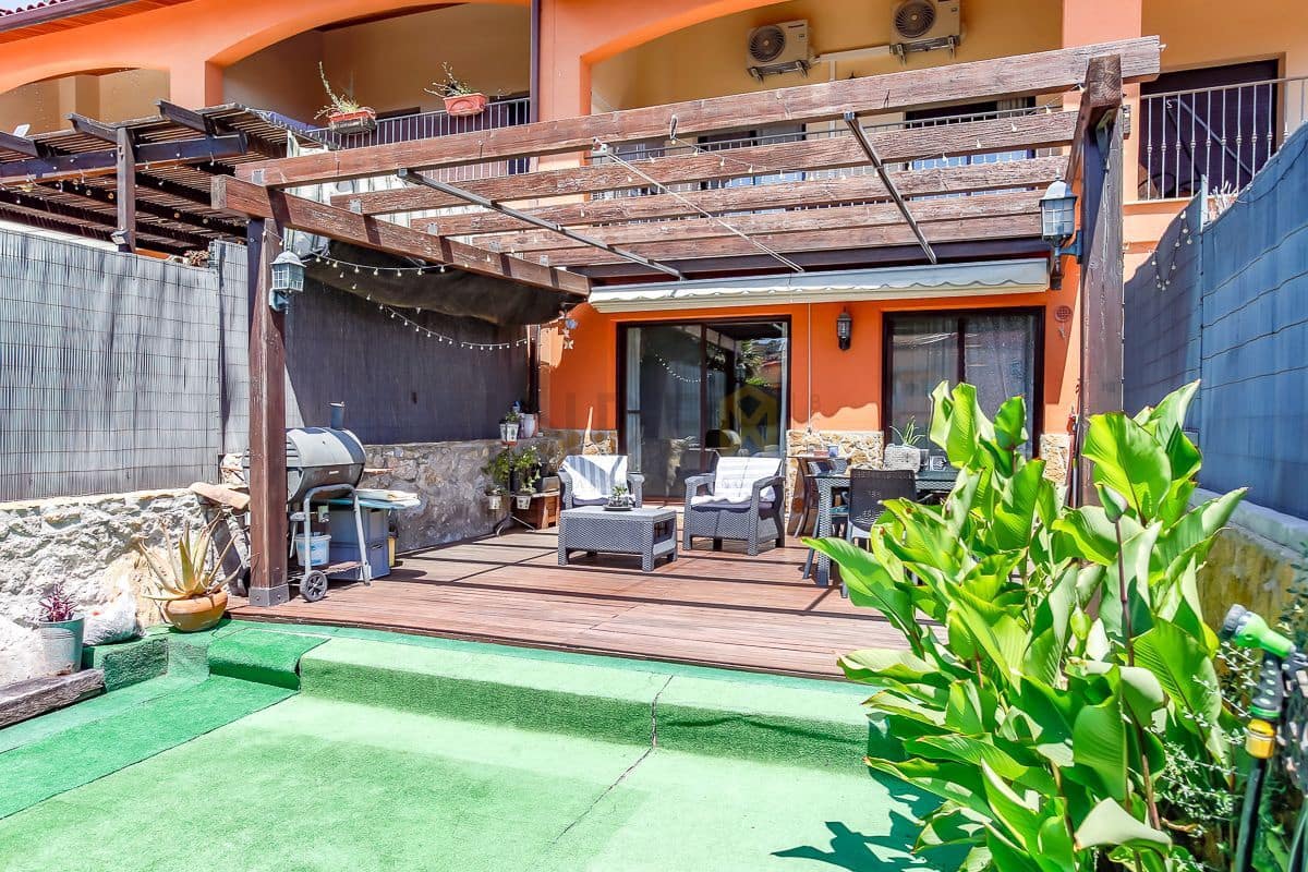 4 bedroom Villa for sale in Olivella with garage - € 360,000 (Ref: 9928842)