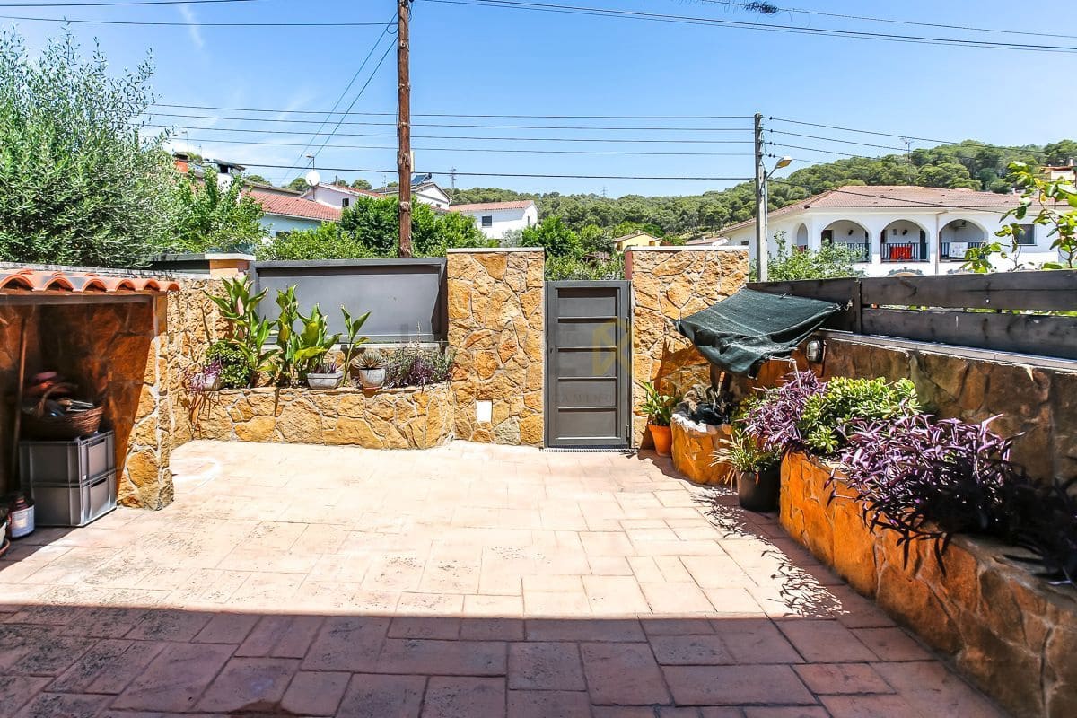 4 bedroom Villa for sale in Olivella with garage - € 360,000 (Ref: 9928842)