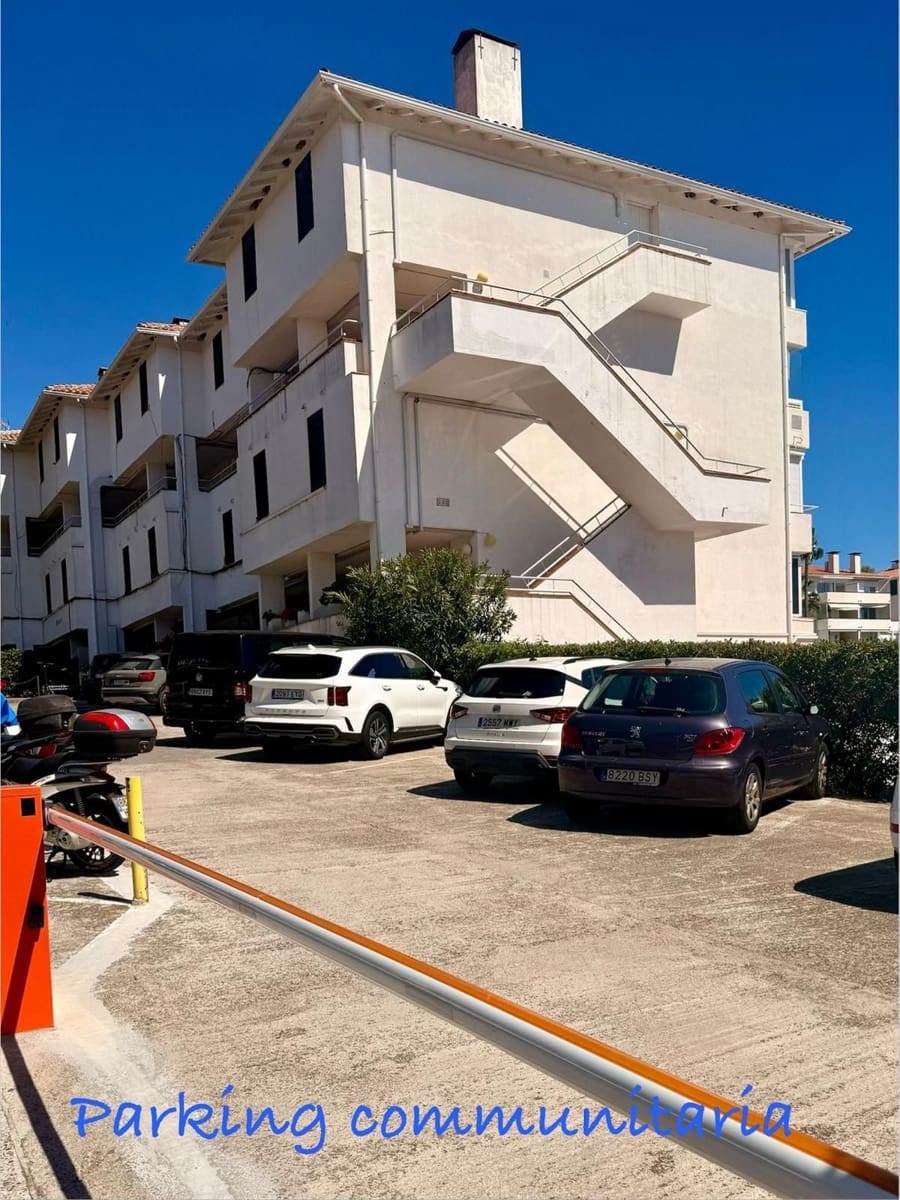 Studio for sale in Sitges with pool garage - € 240,000 (Ref: 9928843)