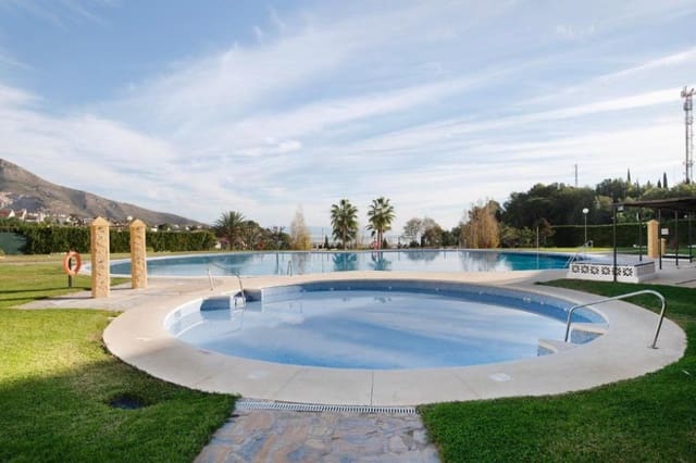 2 makuuhuone Kattohuoneisto myytävänä paikassa Benalmádena pueblo, Benalmádena mukana uima-altaan 
autotalli - 450 000 € (Ref: 9679266)